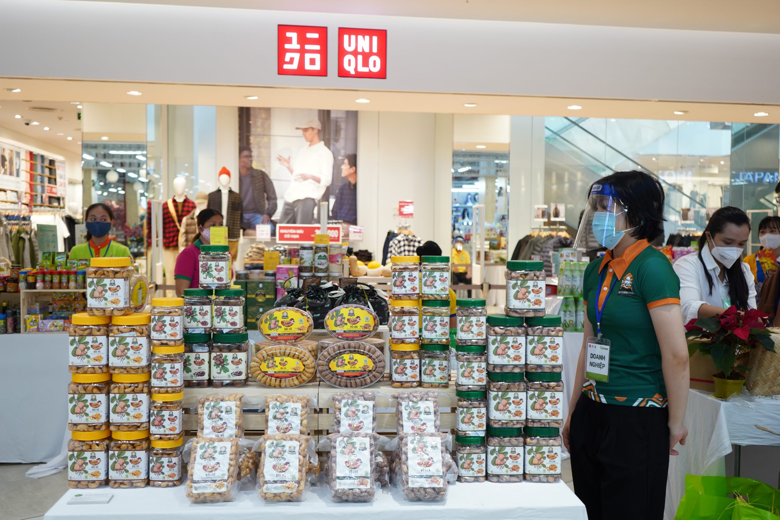 Top 4 cửa hàng bán quần áo UNIQLO Nhật Bản chính hãng tại TPHCM  Top10tphcm